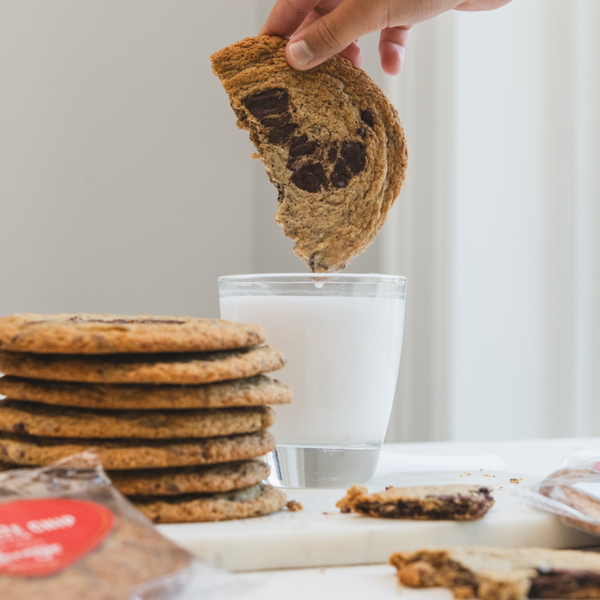 Carnegie On Rye Carnegie Deli: Giant Rye Chocolate Chip Cookies – Carnegie Deli